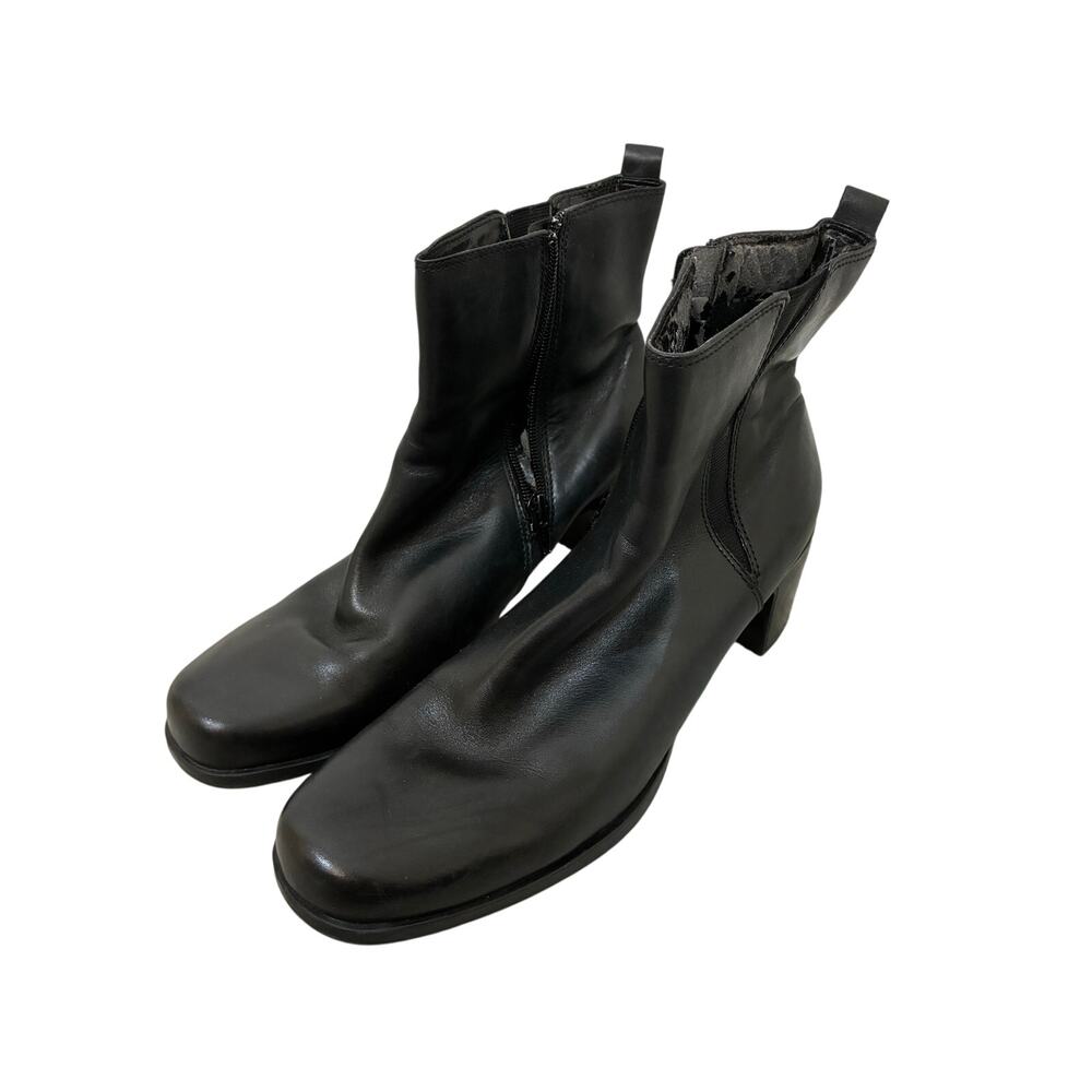 Clarks Black Leather Ankle Booties Women’s Size 9 Comfort Casual Boots Edgy Goth